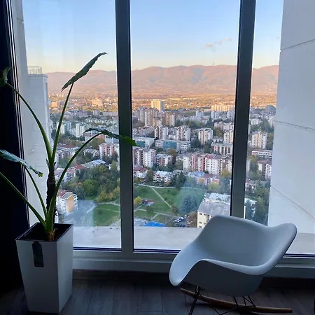 Regina's Sky View 32nd Floor *